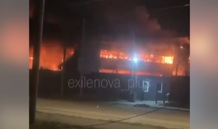 FABRIKA ZA PROIZVODNJU DRONOVA U TAGANROGU U PLAMENU! Ukrajinci je zasuli raketama, odjekivale eksplozije, kruže snimci! (VIDEO)